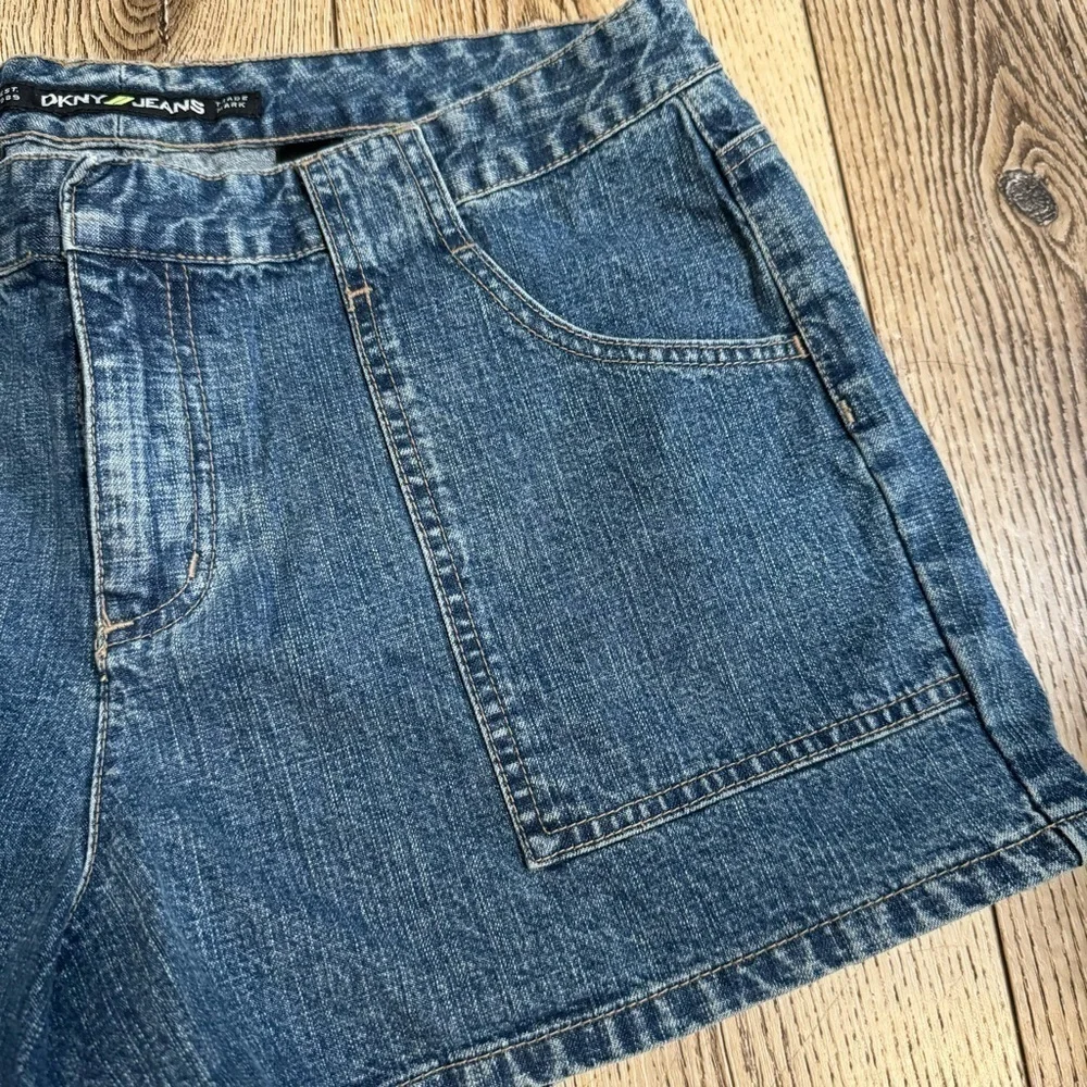 DKNY jean denim shorts with 3 pockets button and zipper closure 100% cotton, 14.